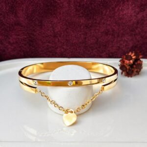 Bracelete com pedras e pingente de coração dourado