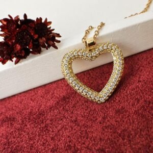 Colar coração cravejado dourado